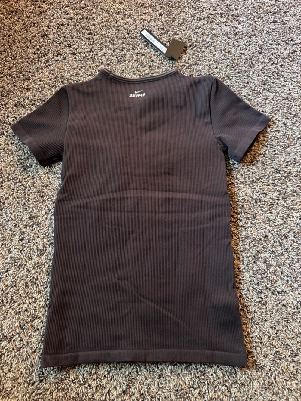 Skims Nike Ribbed Seamless Short Sleeve Top - Picture 2 of 4